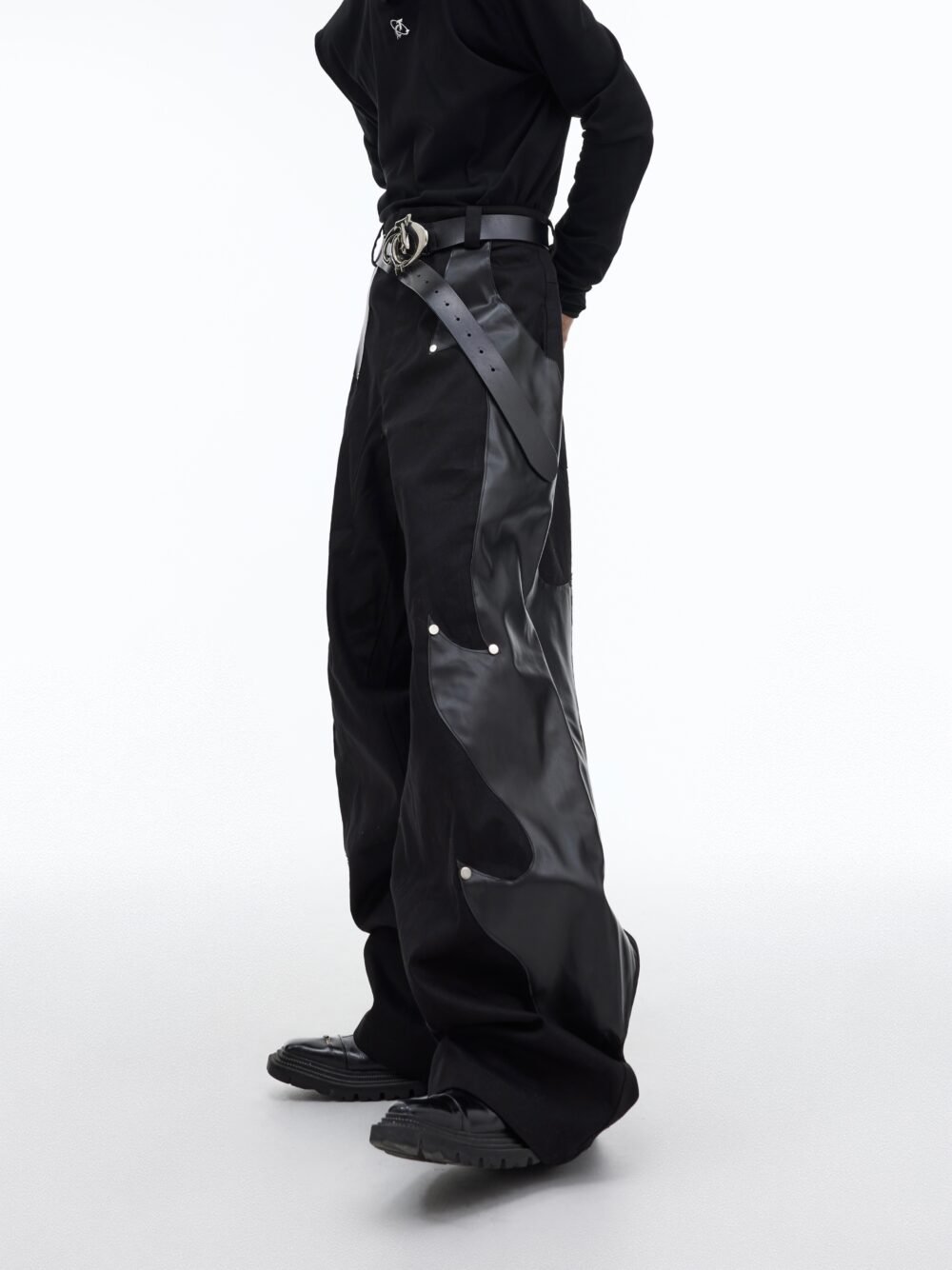 20612479-b3b7-42e3-a2a4-5d6aefab0c38.jpg Niche Structured Leather Patchwork Flame Rivet Trousers