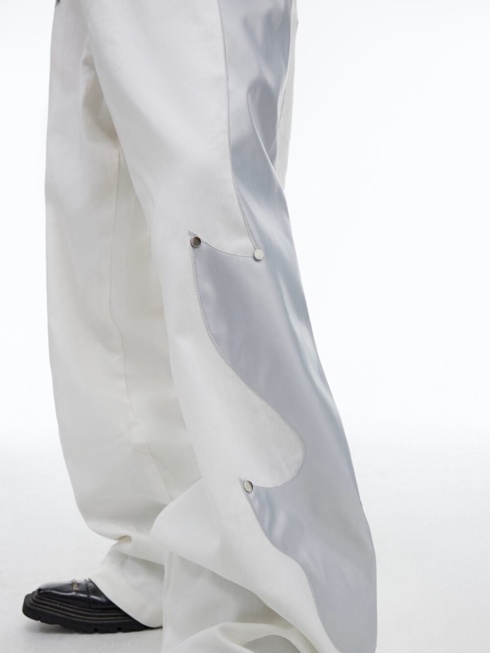 e20032ff-a9a6-42fc-b281-0a1bc0b2ee7b.jpg Niche Structured Leather Patchwork Flame Rivet Trousers